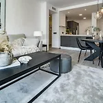 شقة Pr - Stunning Flat Front Line Puerto Banus *