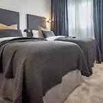 Pr - Stunning Flat Front Line Puerto Banus *
