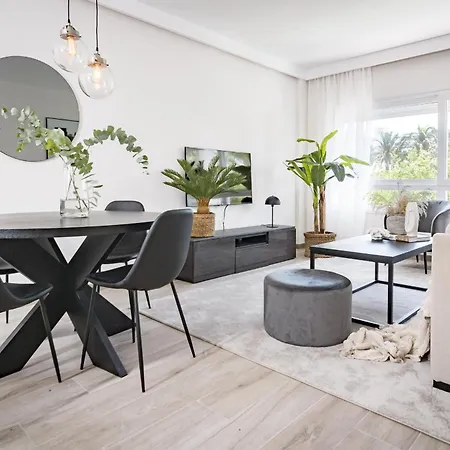 Apartment Pr- Stunning Flat Front Line Puerto Banus