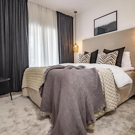 Appartement Pr- Stunning Flat Front Line Puerto Banus Marbellac