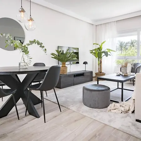 דירה Pr - Stunning Flat Front Line Puerto Banus מארבלה